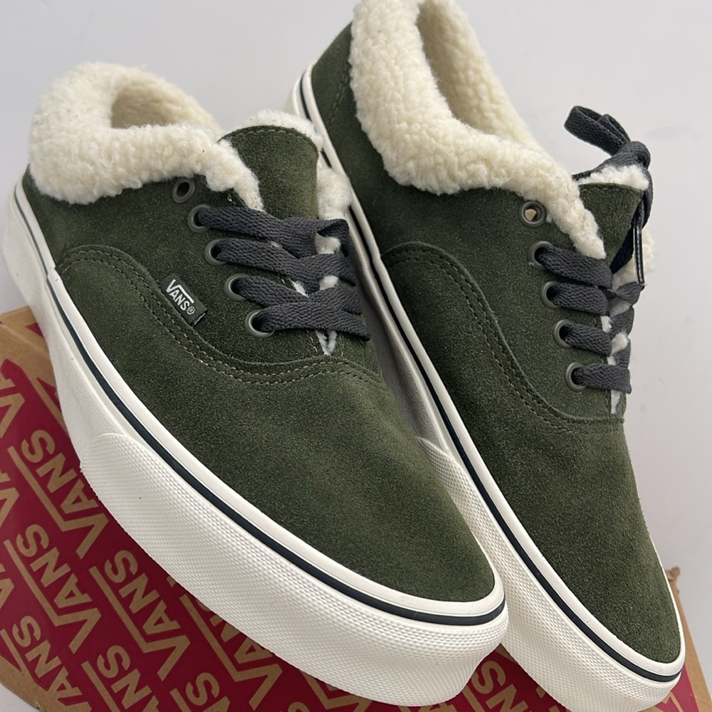 Vans WMNS Authentic Sherpa
Sherpa Grape Leaf
VN000CP4KCZ Green Sneakers - Picture 7 of 16